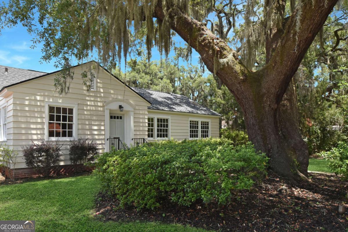 1815 Oak Avenue Property Photo 1