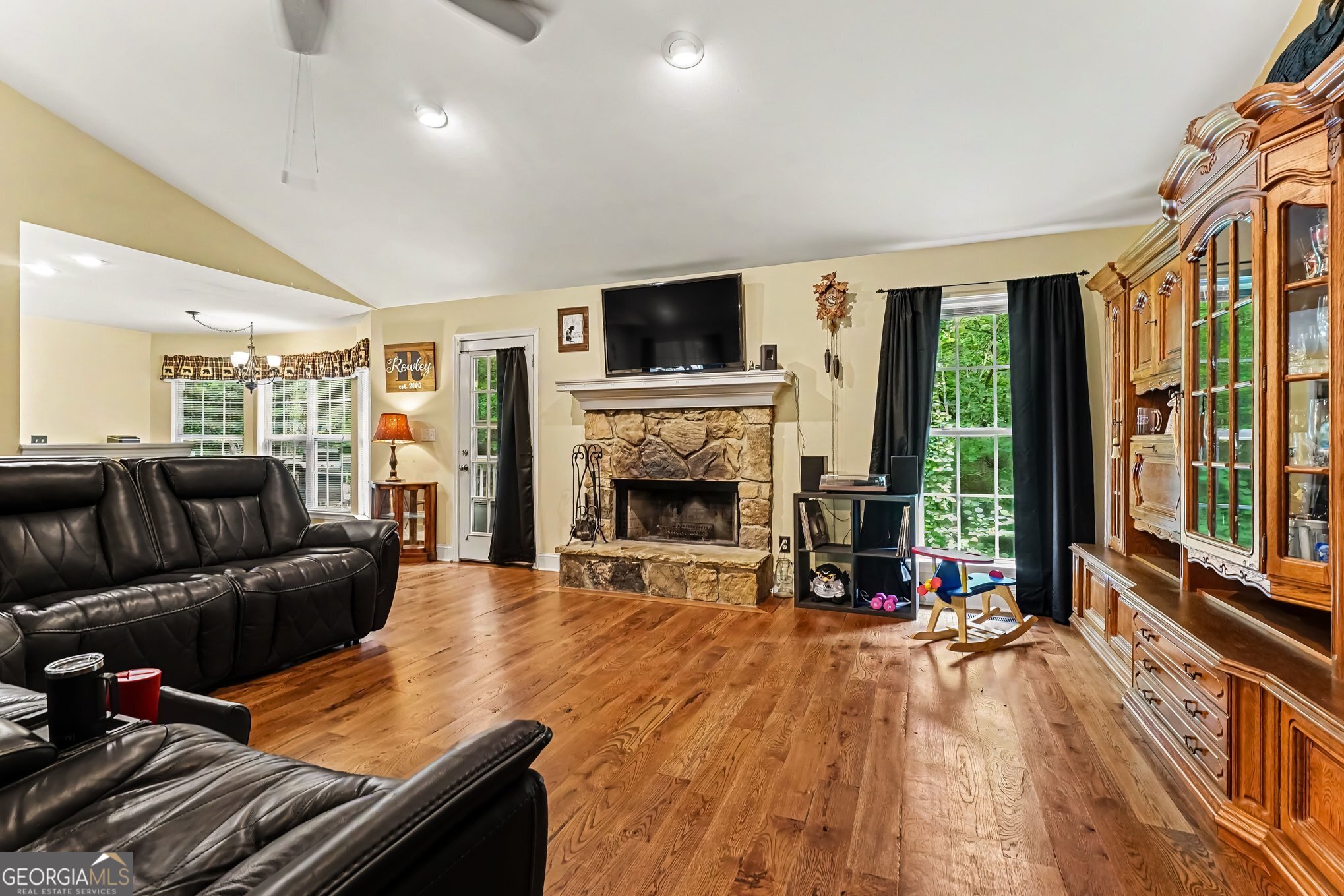 390 Cotton Tail Drive Property Photo 6