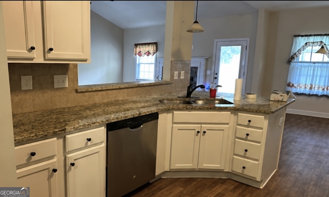 210 Summergate Lane Property Photo 2