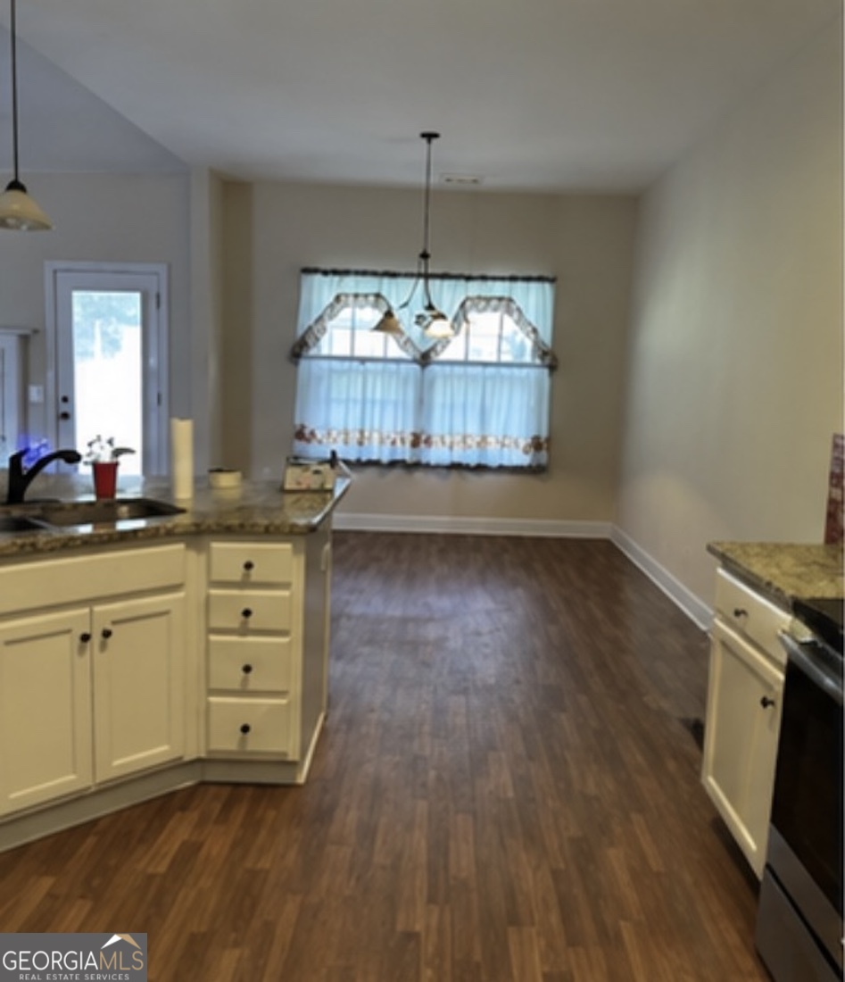 210 Summergate Lane Property Photo 4