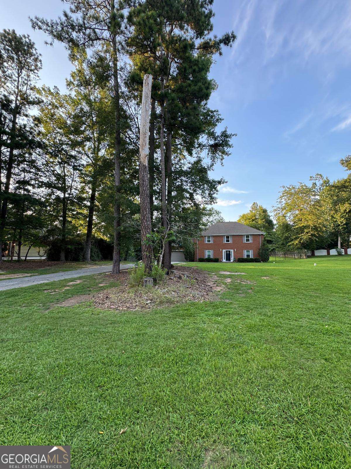 760 Kings Crest Court Property Photo 4