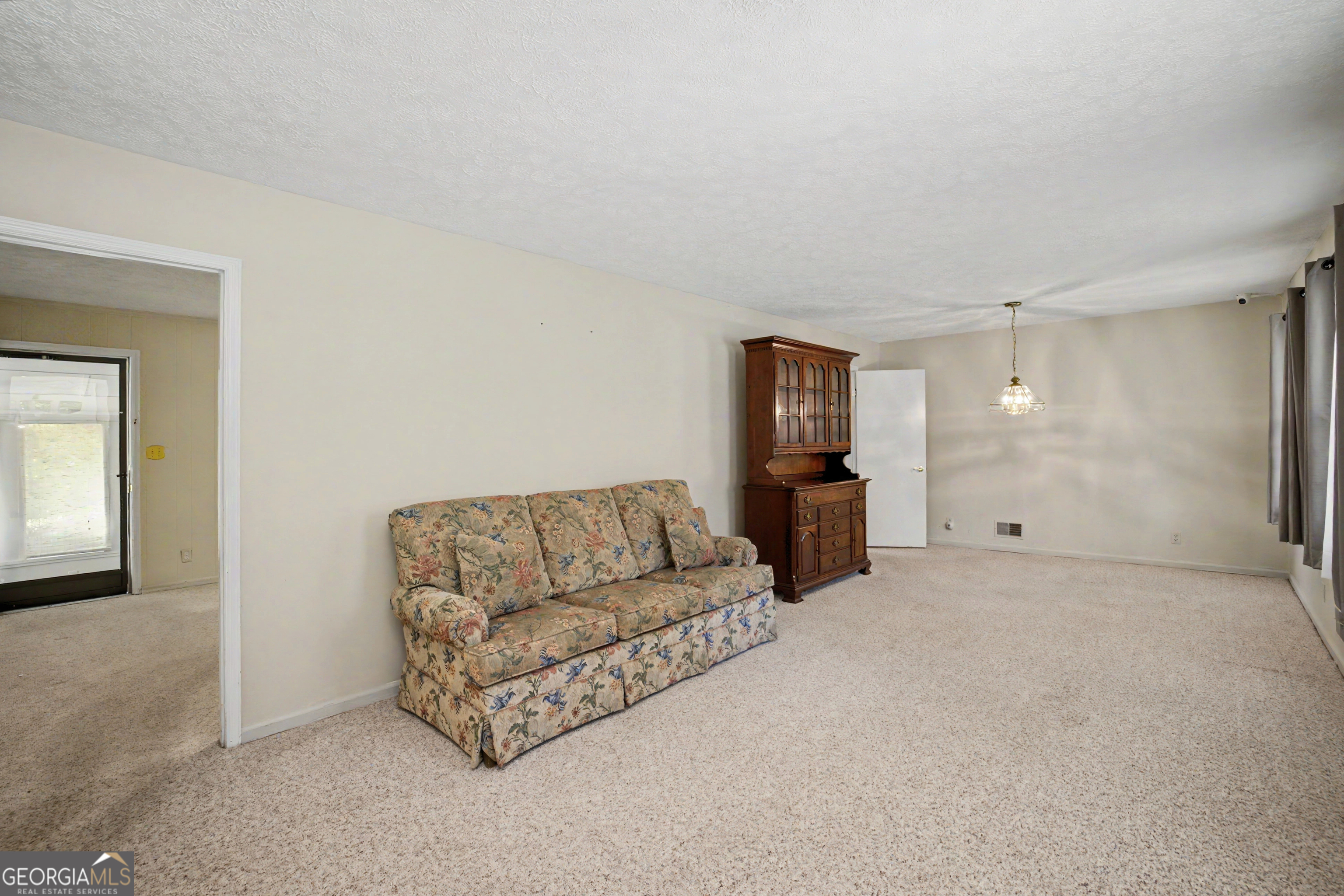 114 Bobolink Drive Property Photo 5