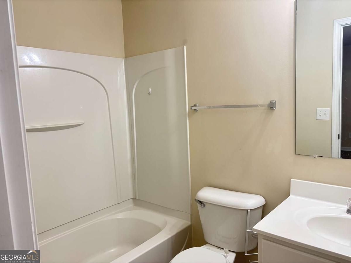 2215 Landing Walk Drive Property Photo 4