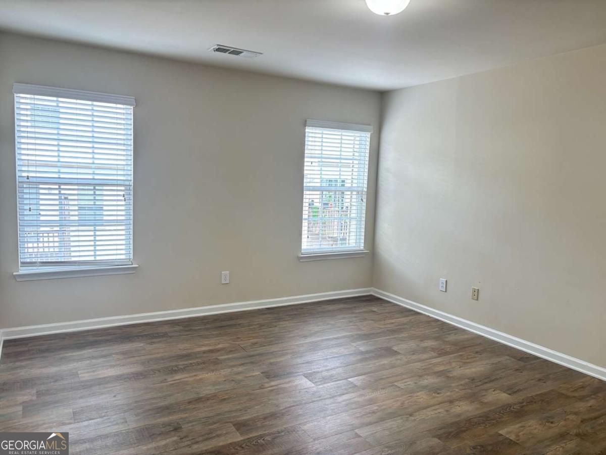 2215 Landing Walk Drive Property Photo 11