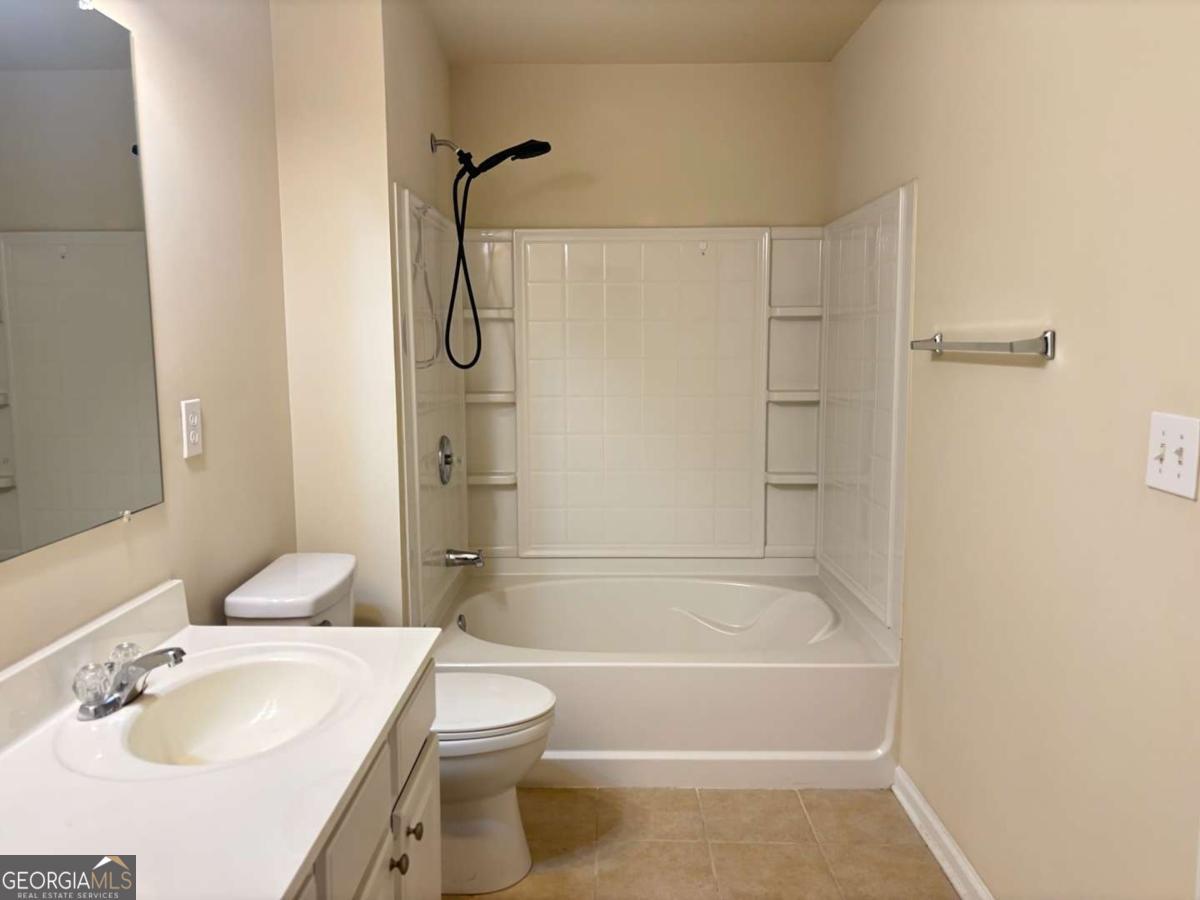 2215 Landing Walk Drive Property Photo 12