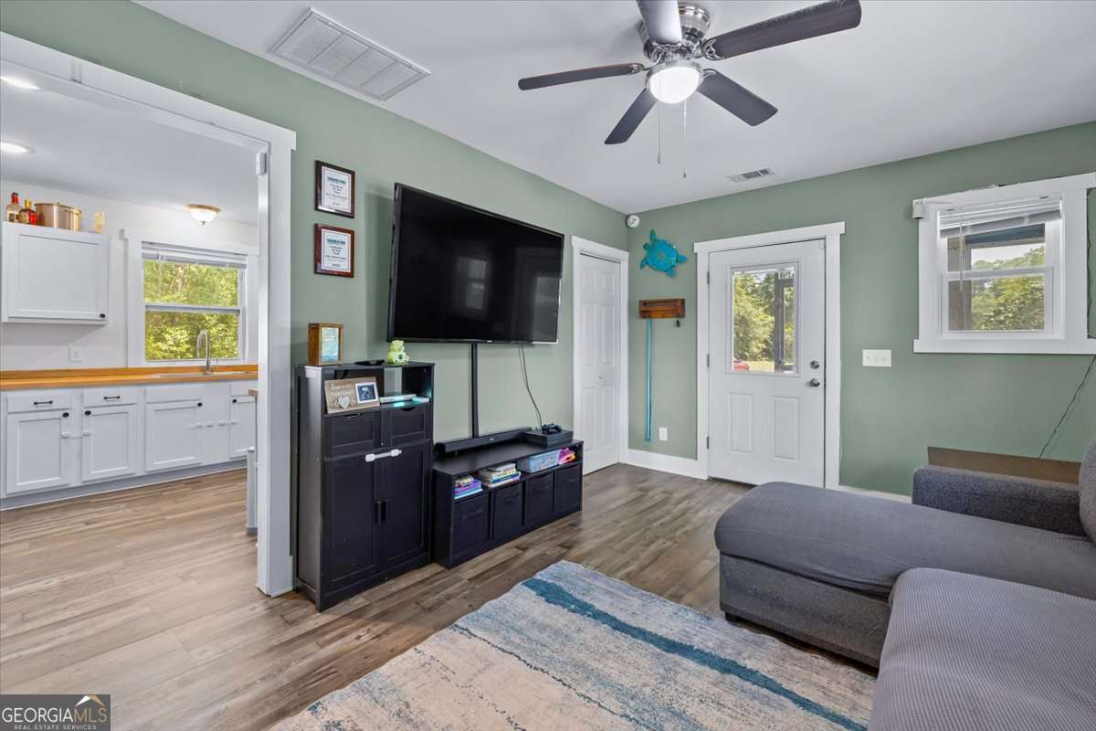 204 N Ash Street Property Photo 8