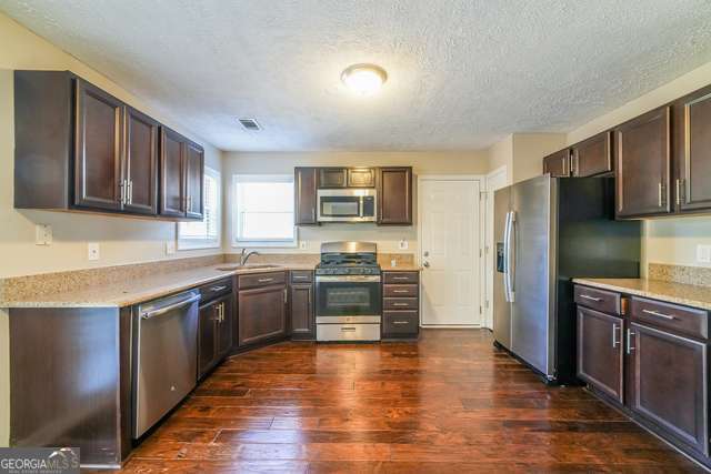 130 Summerfield Court Property Photo 10
