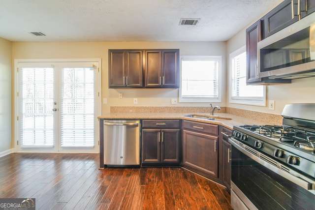 130 Summerfield Court Property Photo 11