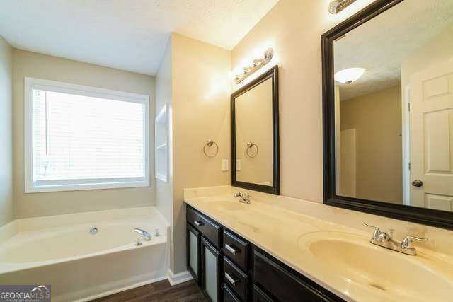 130 Summerfield Court Property Photo 17