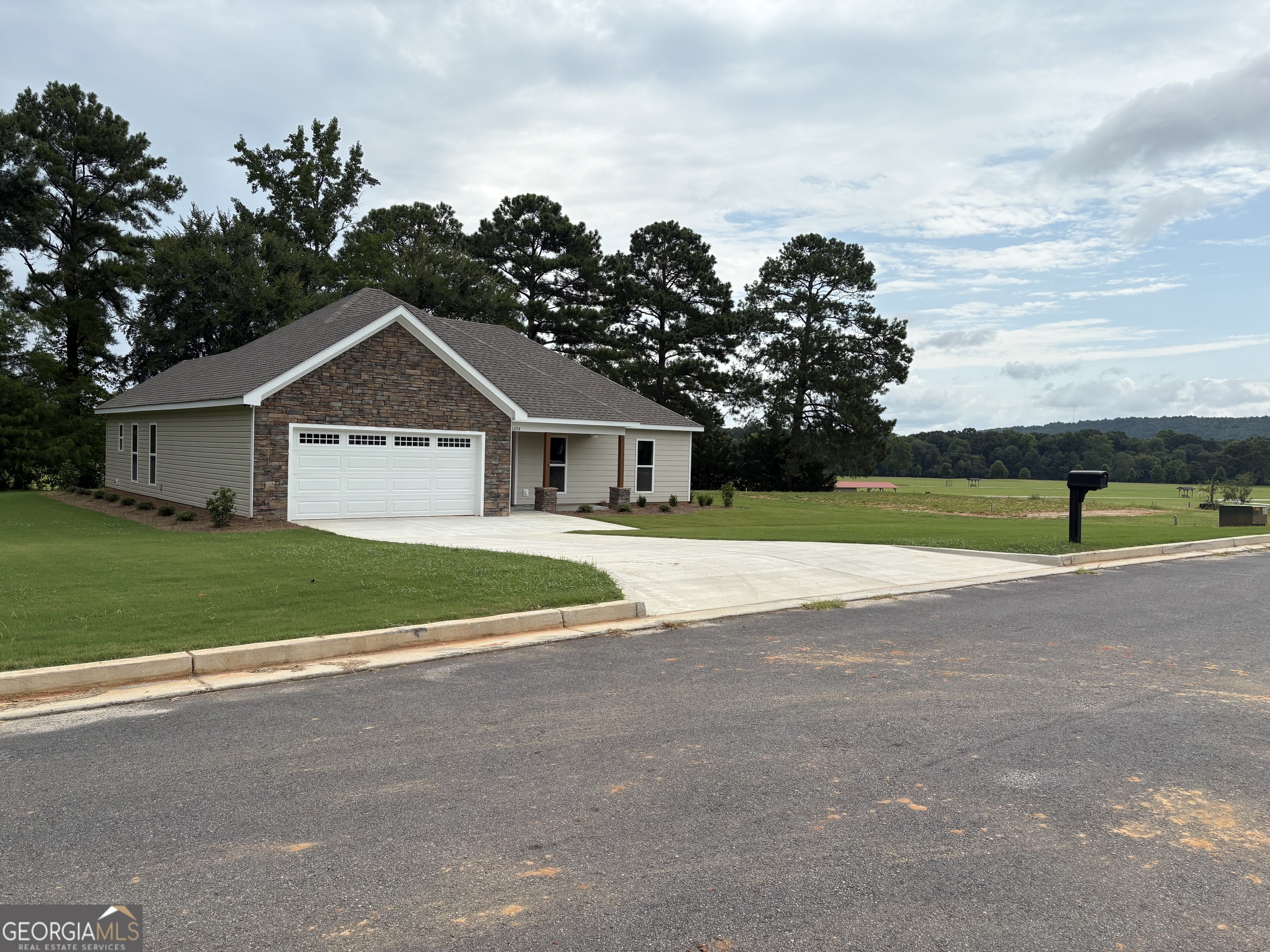 1204 22nd Pl Property Photo 2