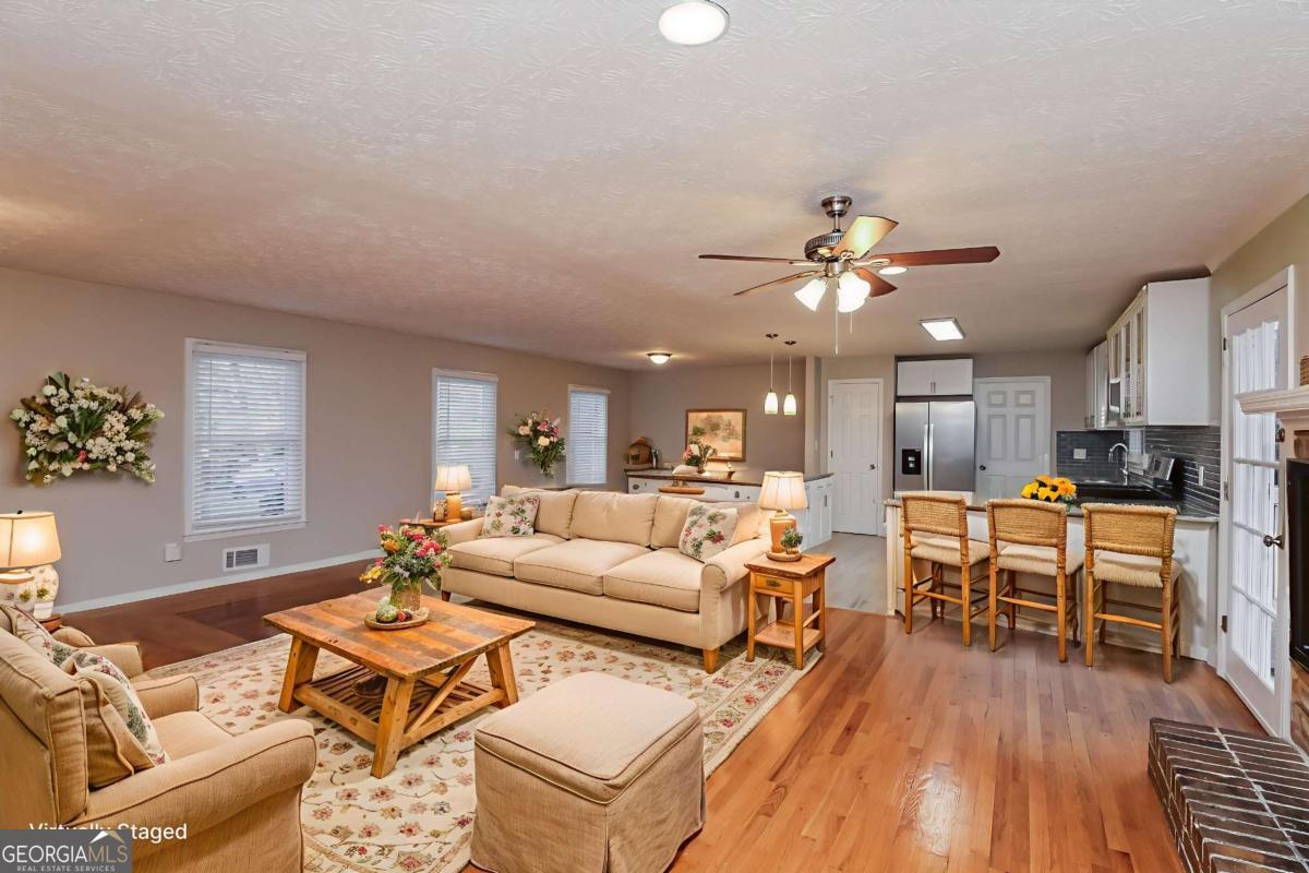 282 Somerset Court Property Photo 6