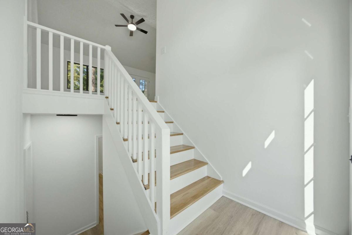 1290 Shallowford Road Property Photo 2