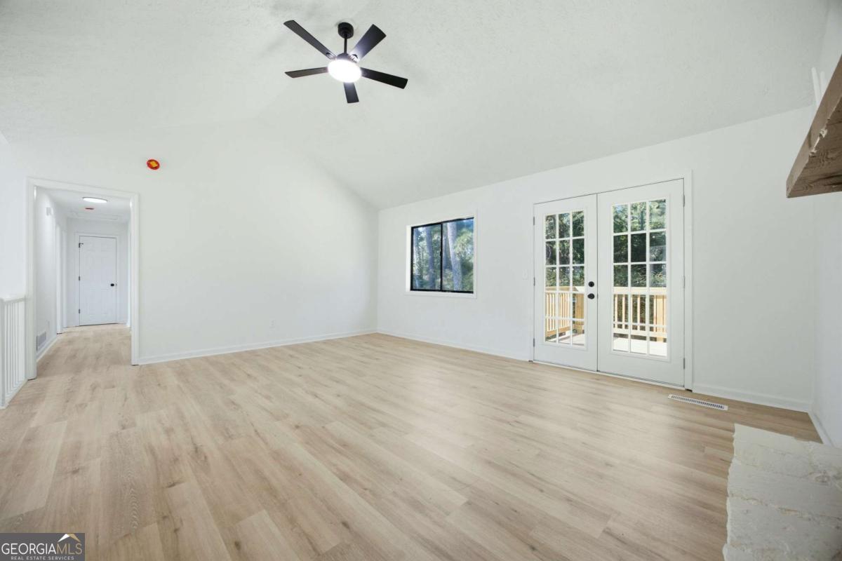 1290 Shallowford Road Property Photo 4