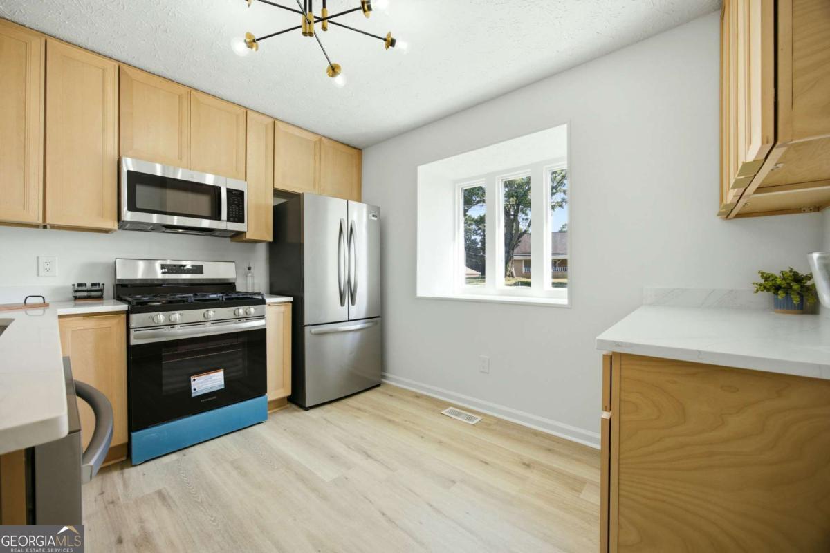 1290 Shallowford Road Property Photo 7