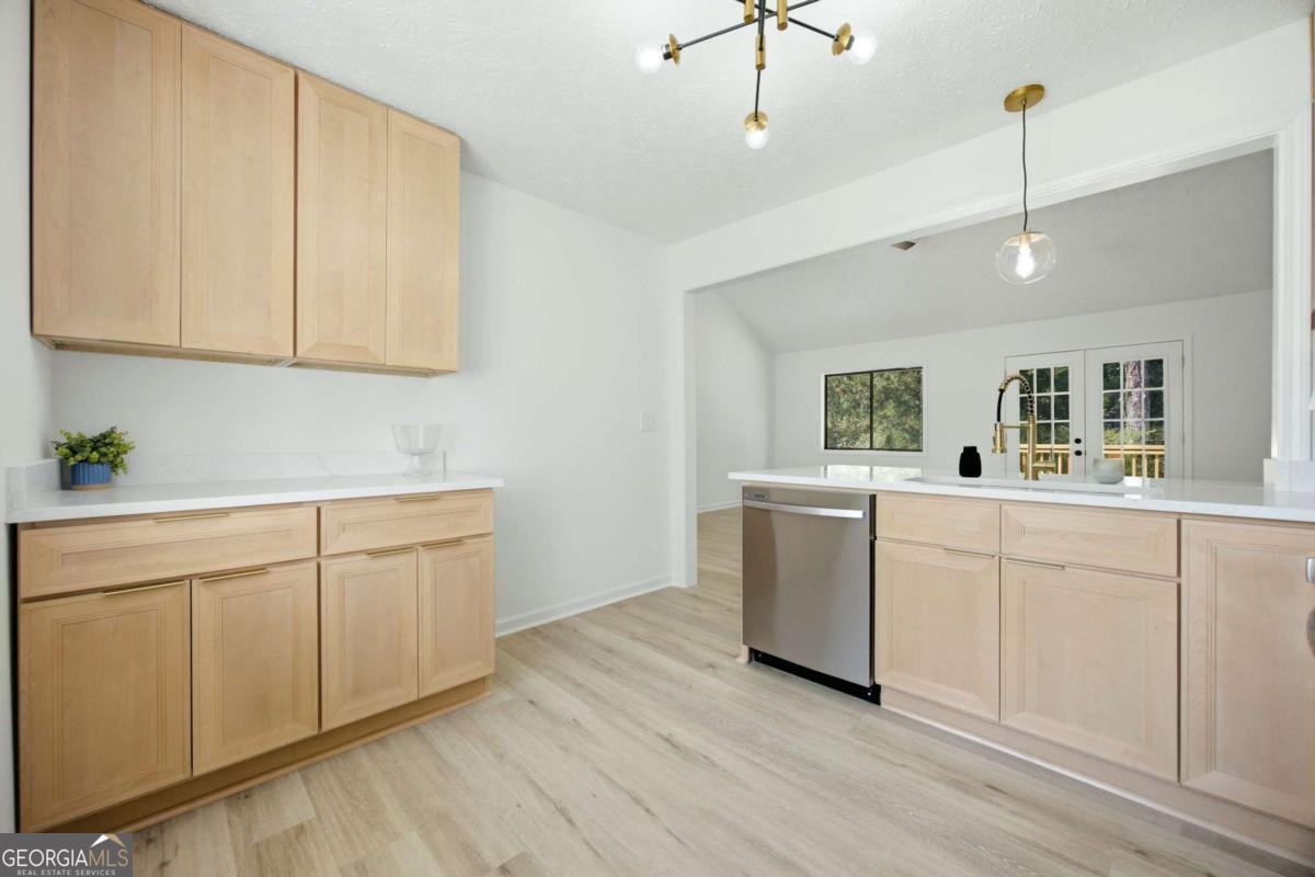 1290 Shallowford Road Property Photo 8