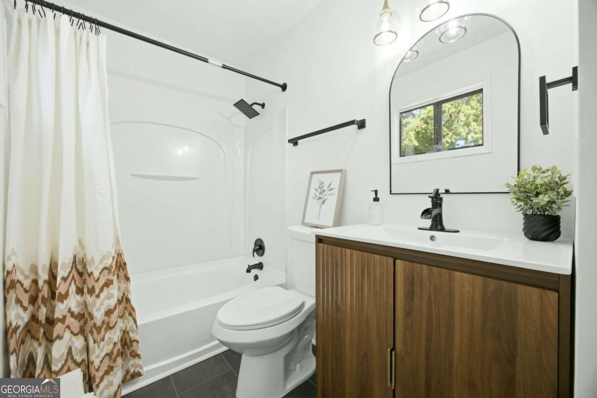 1290 Shallowford Road Property Photo 12