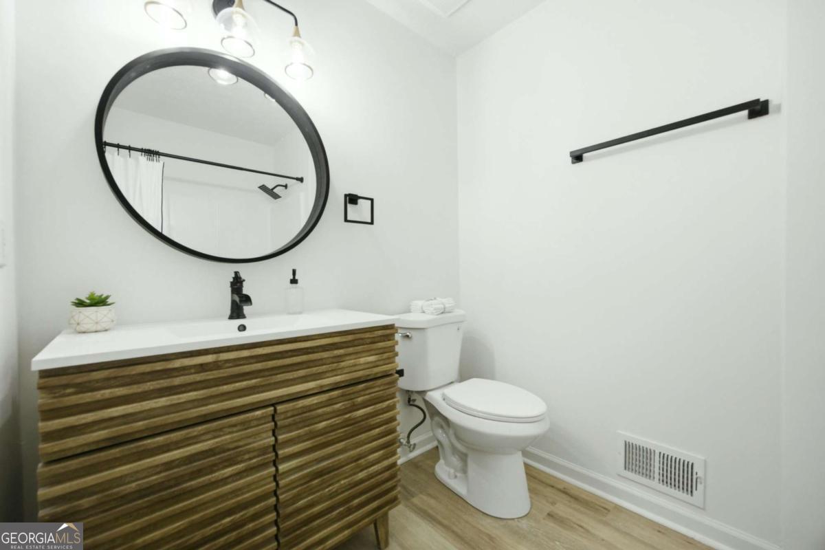 1290 Shallowford Road Property Photo 15