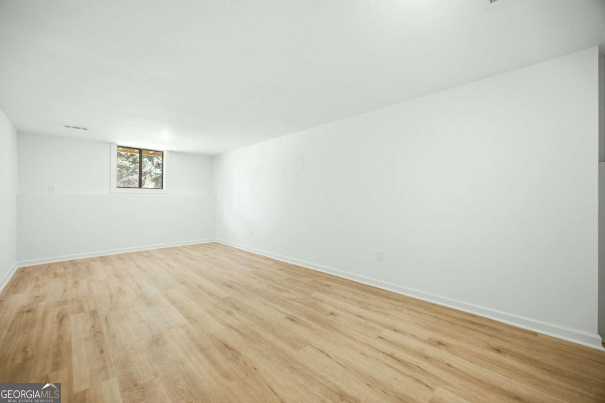 1290 Shallowford Road Property Photo 18