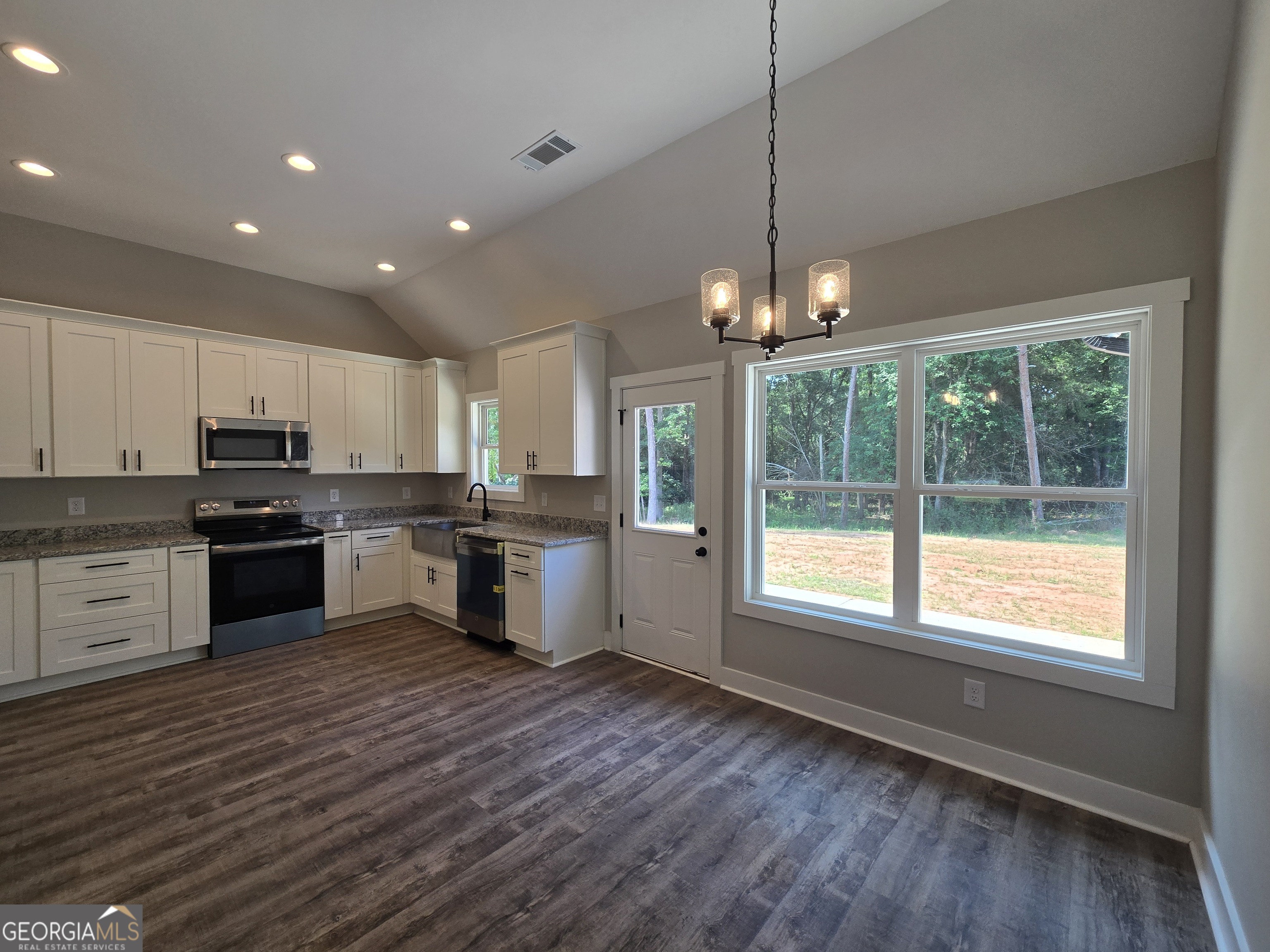 656 Highland Avenue Property Photo 8