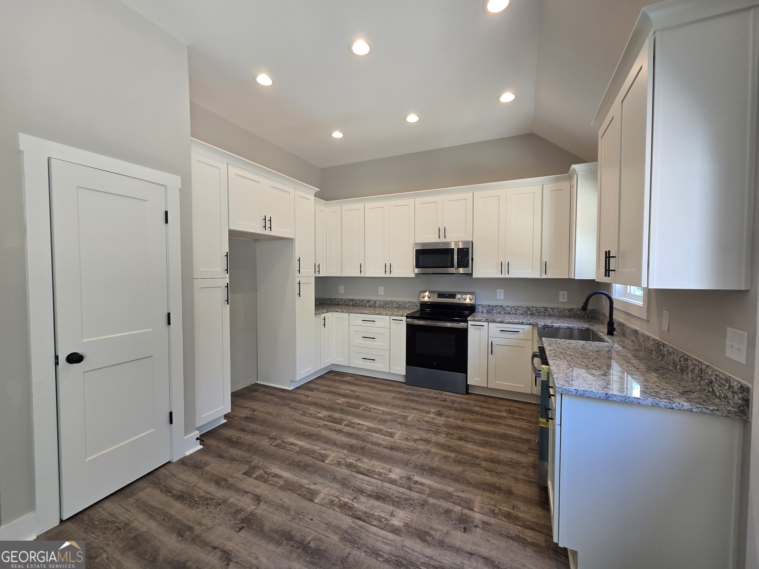 656 Highland Avenue Property Photo 10
