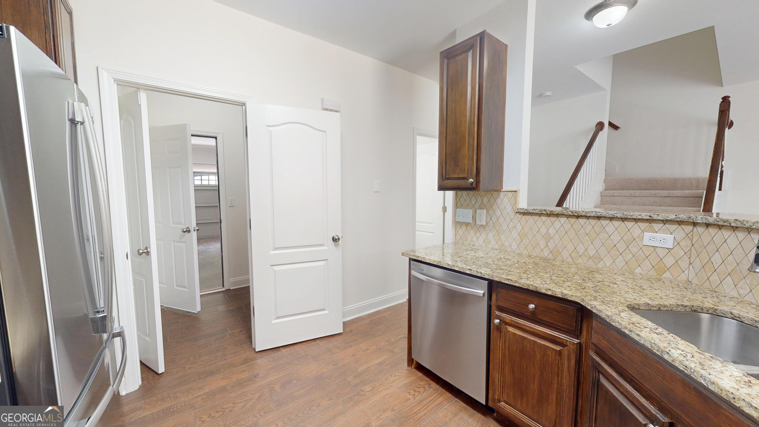 3249 Brockenhurst Drive Property Photo 7
