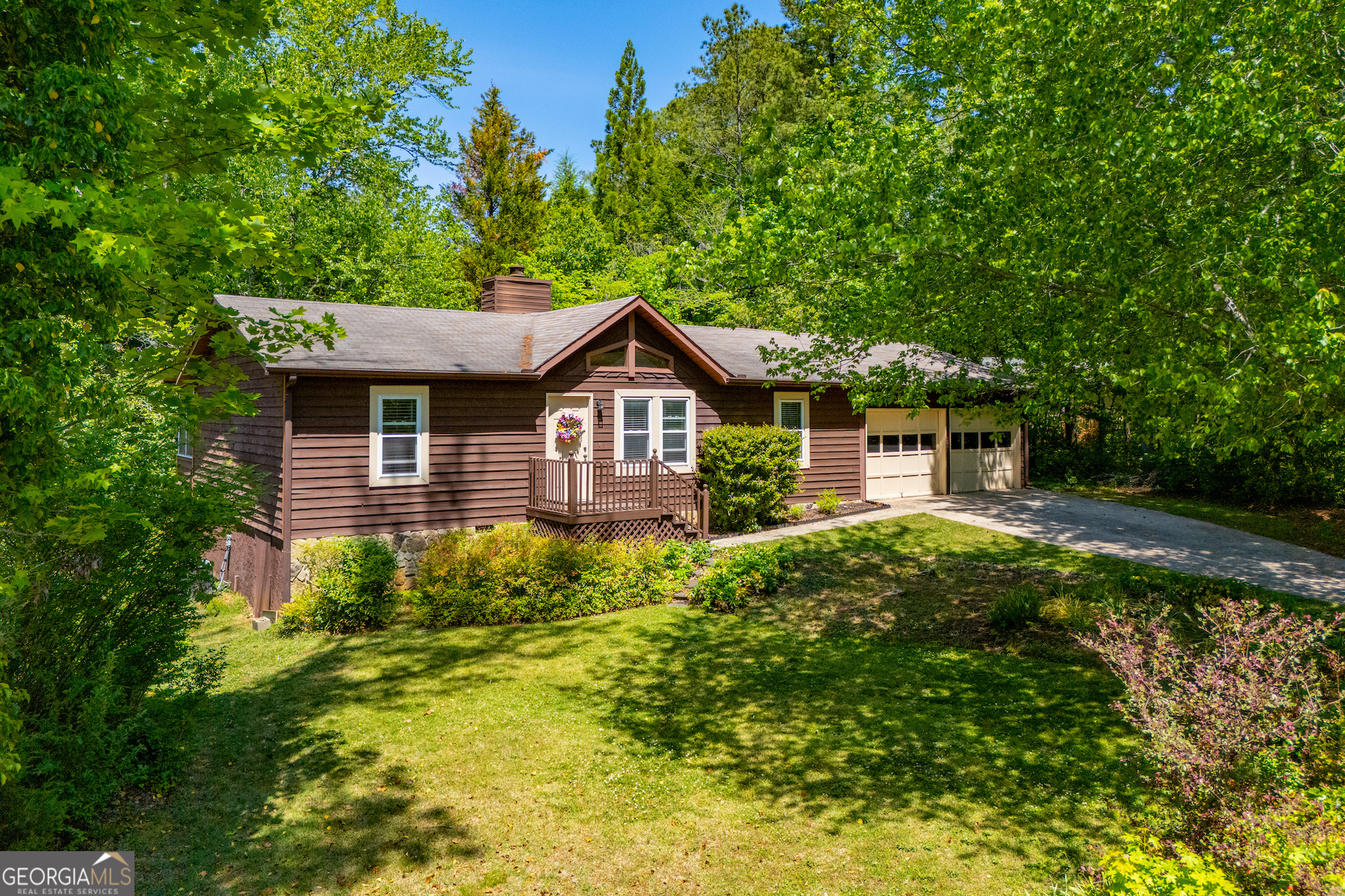 1385 Lakeview Parkway Property Photo 3