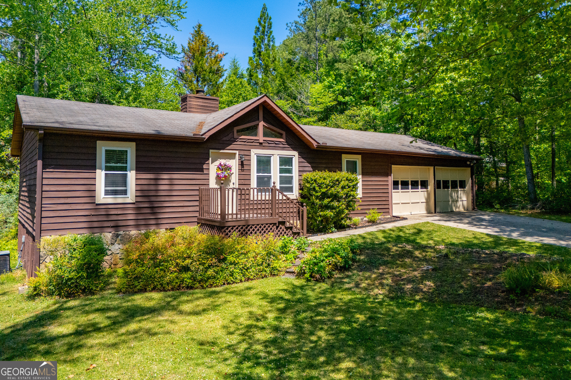 1385 Lakeview Parkway Property Photo 4