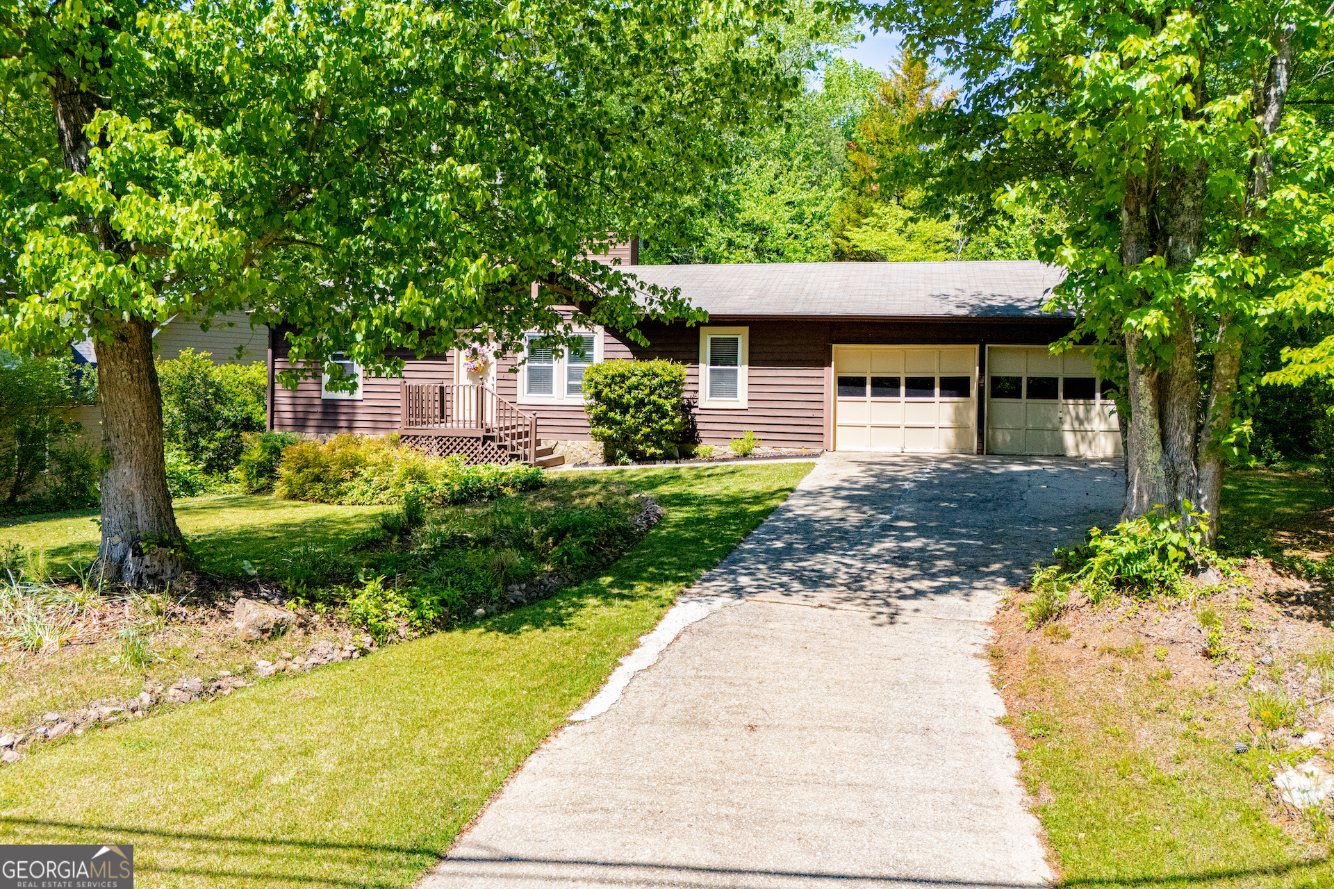 1385 Lakeview Parkway Property Photo 5