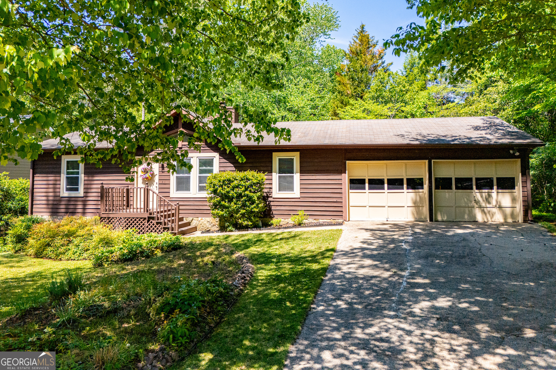 1385 Lakeview Parkway Property Photo 6