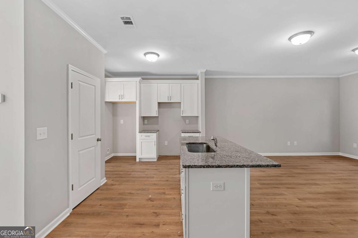 2834 Laurel Ridge Circle Property Photo 4