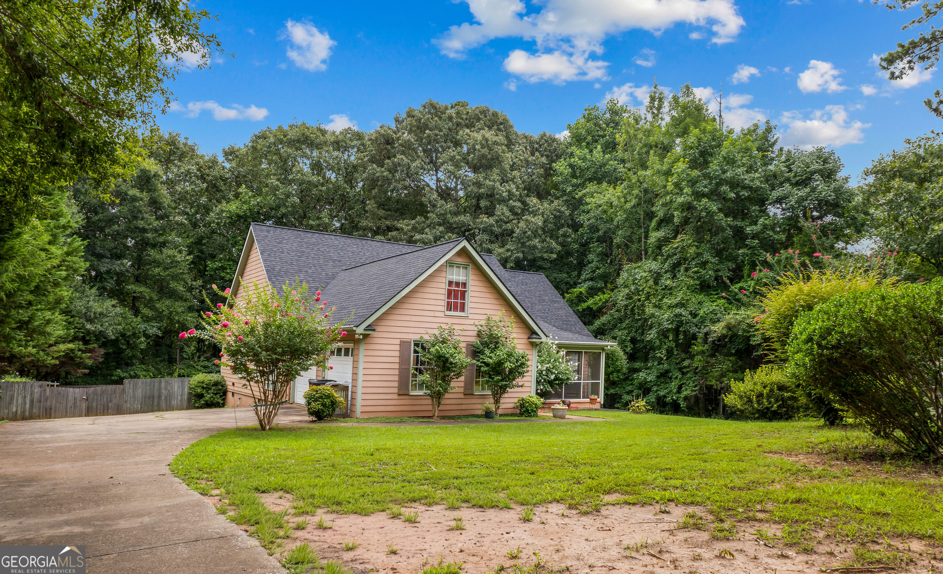 124 Foxdale Drive Property Photo 2