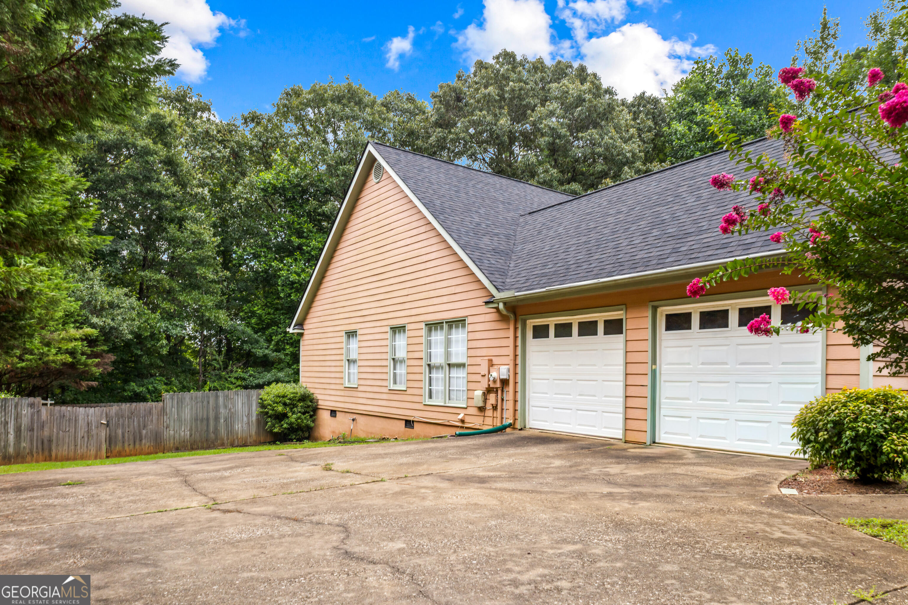 124 Foxdale Drive Property Photo 4