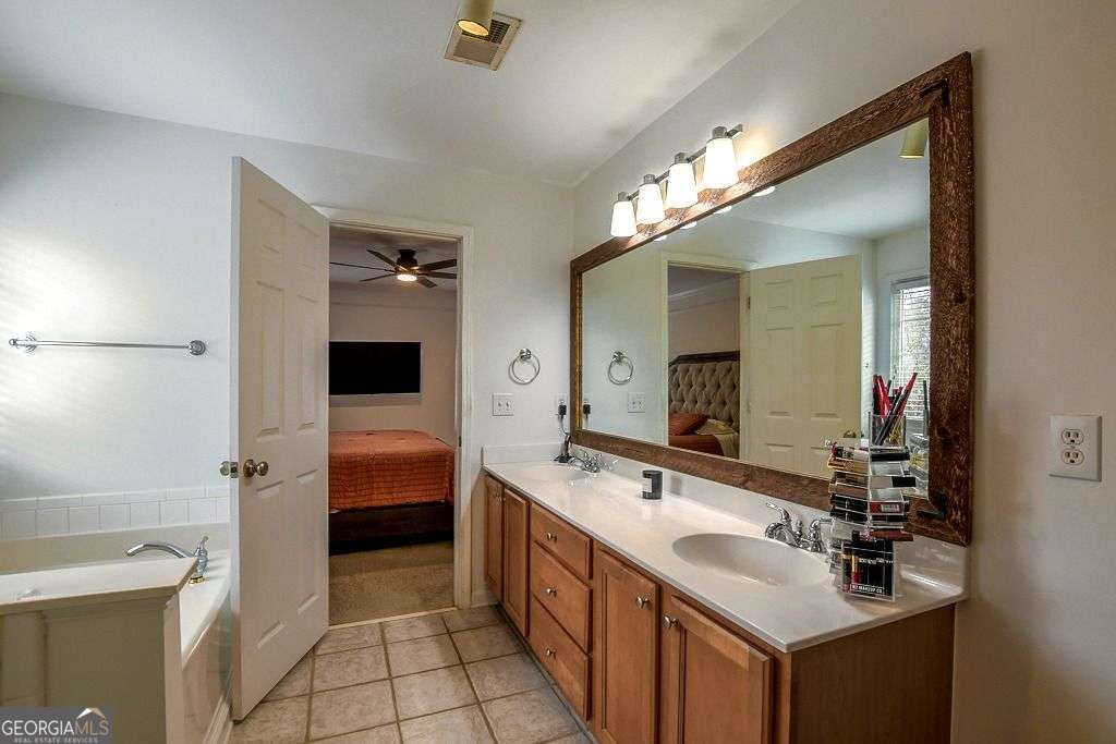 2436 Leaf Hollow Court Se Property Photo 18