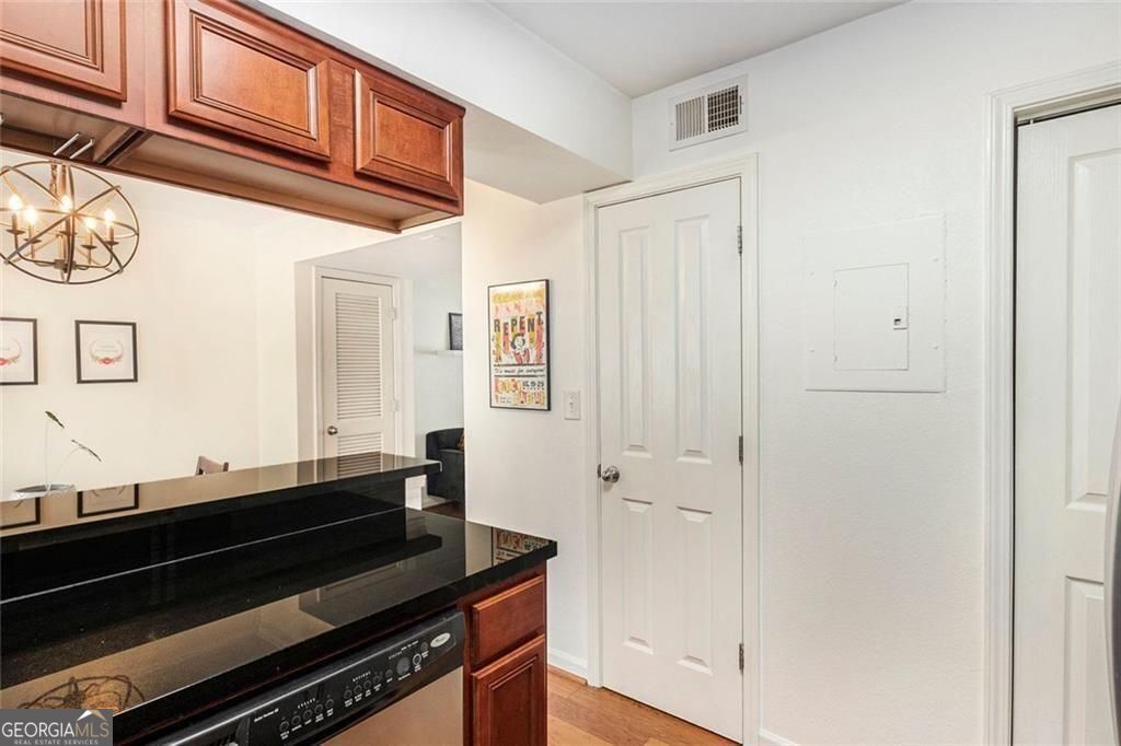 6940 Roswell Road # 16b Property Photo 11
