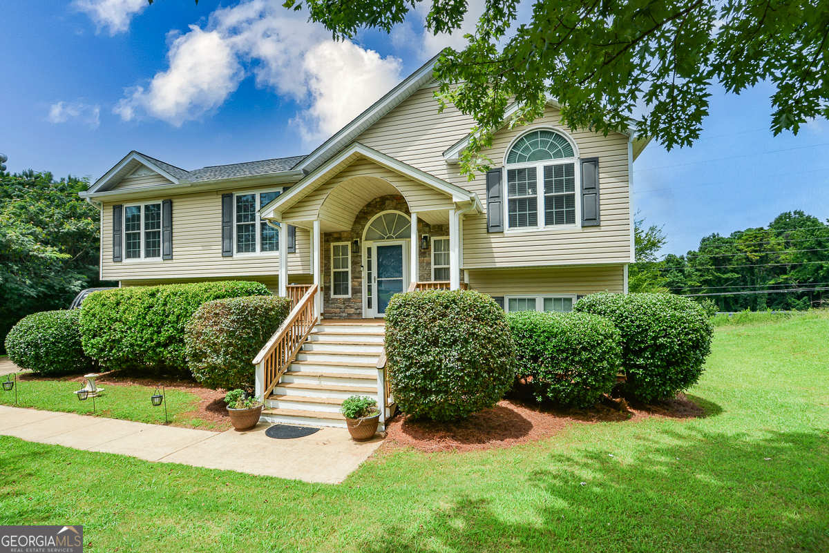 168 Oakview Drive Property Photo 1