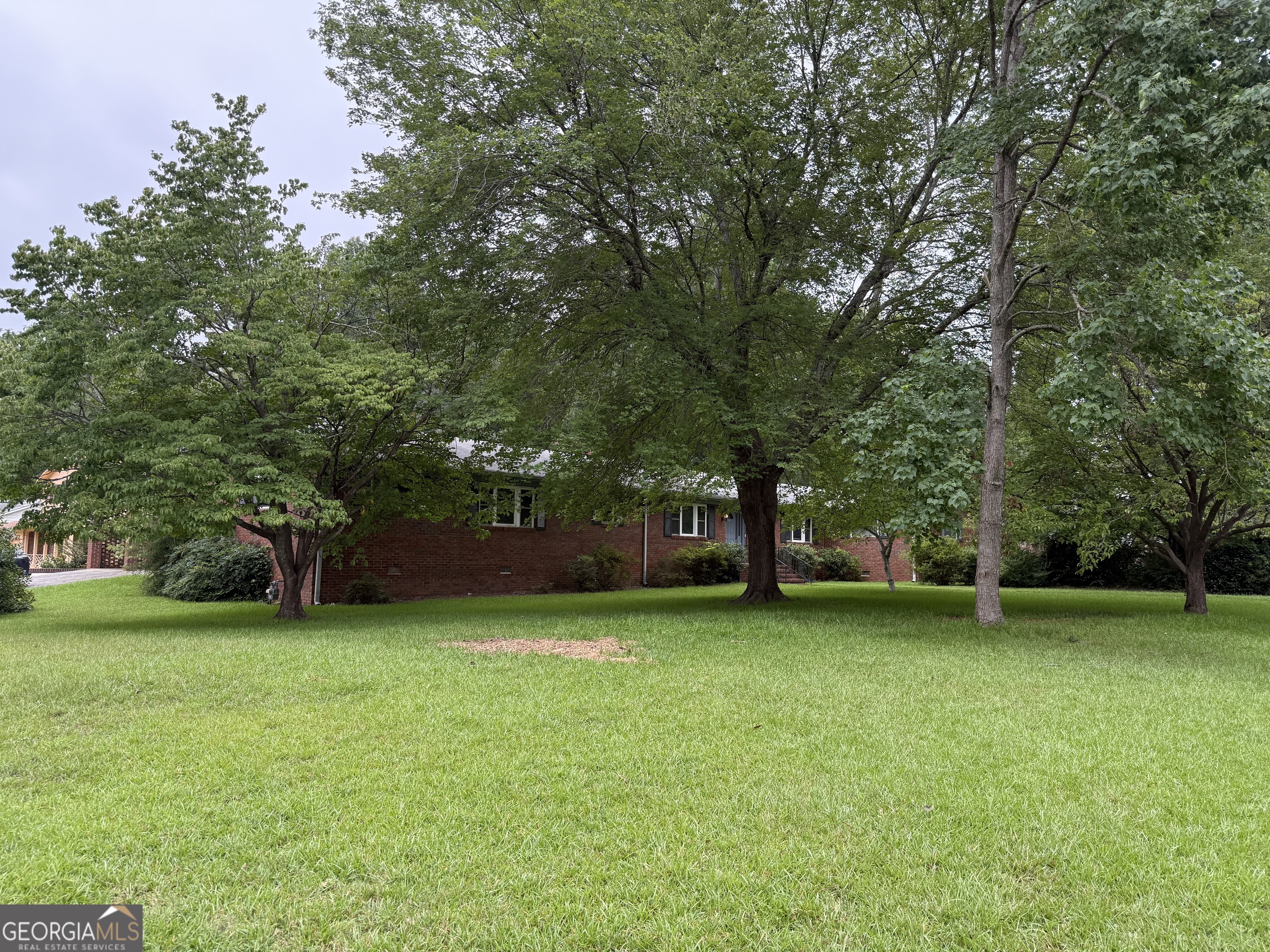 1406 Maplewood Drive Property Photo 3