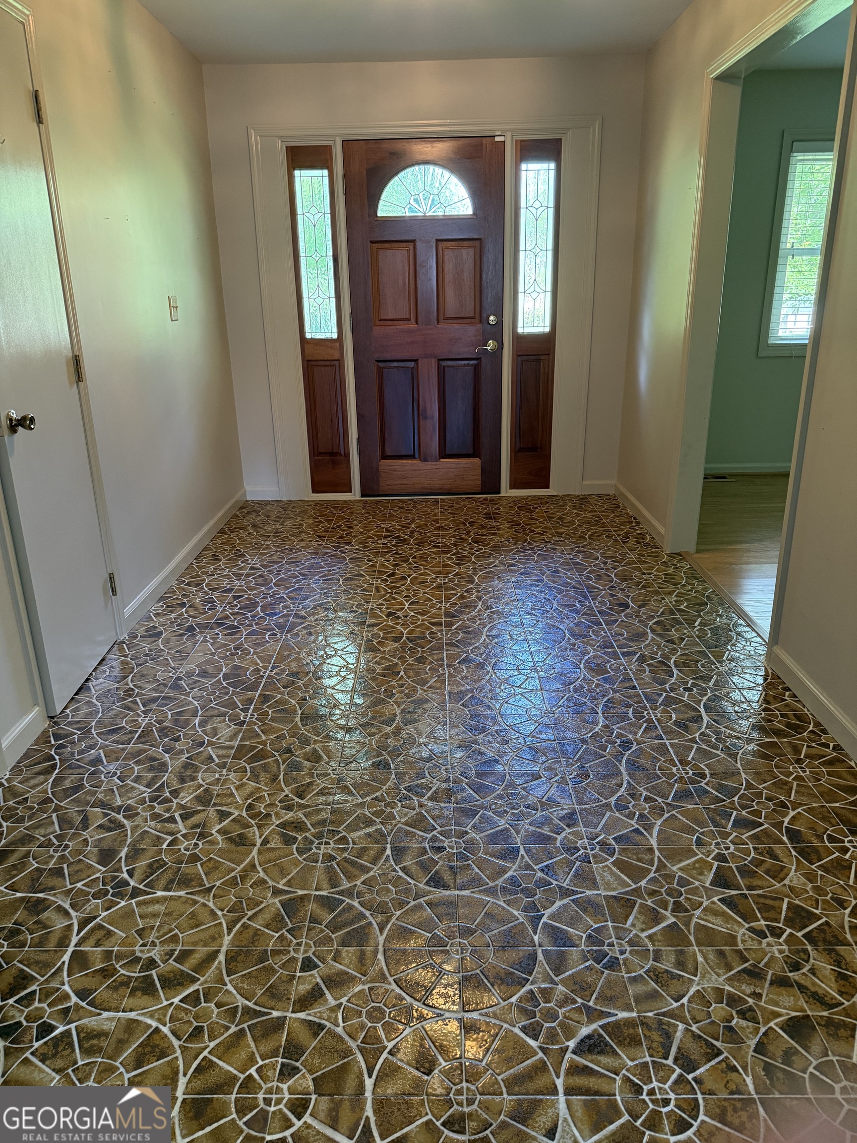 1406 Maplewood Drive Property Photo 4