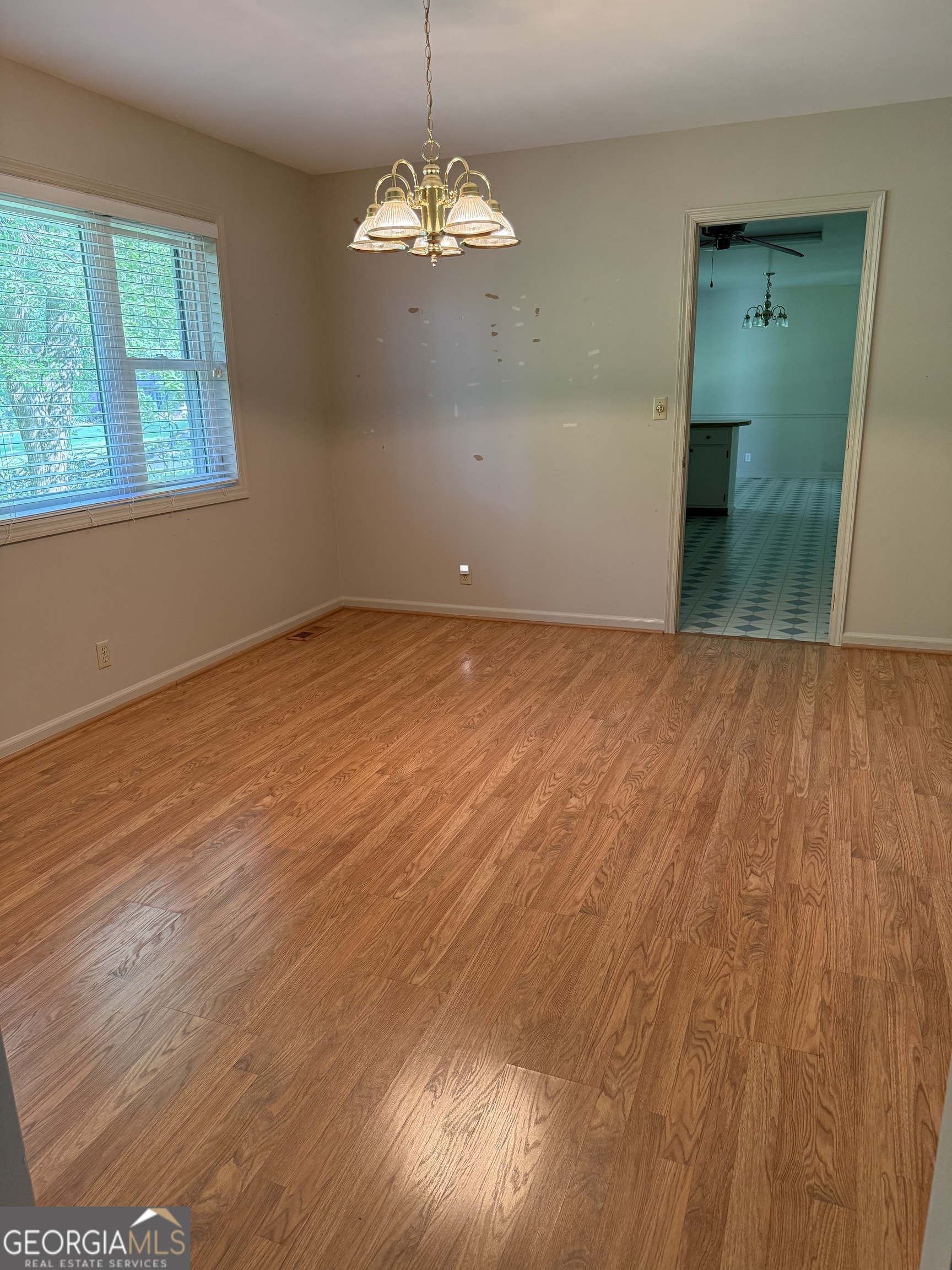 1406 Maplewood Drive Property Photo 5