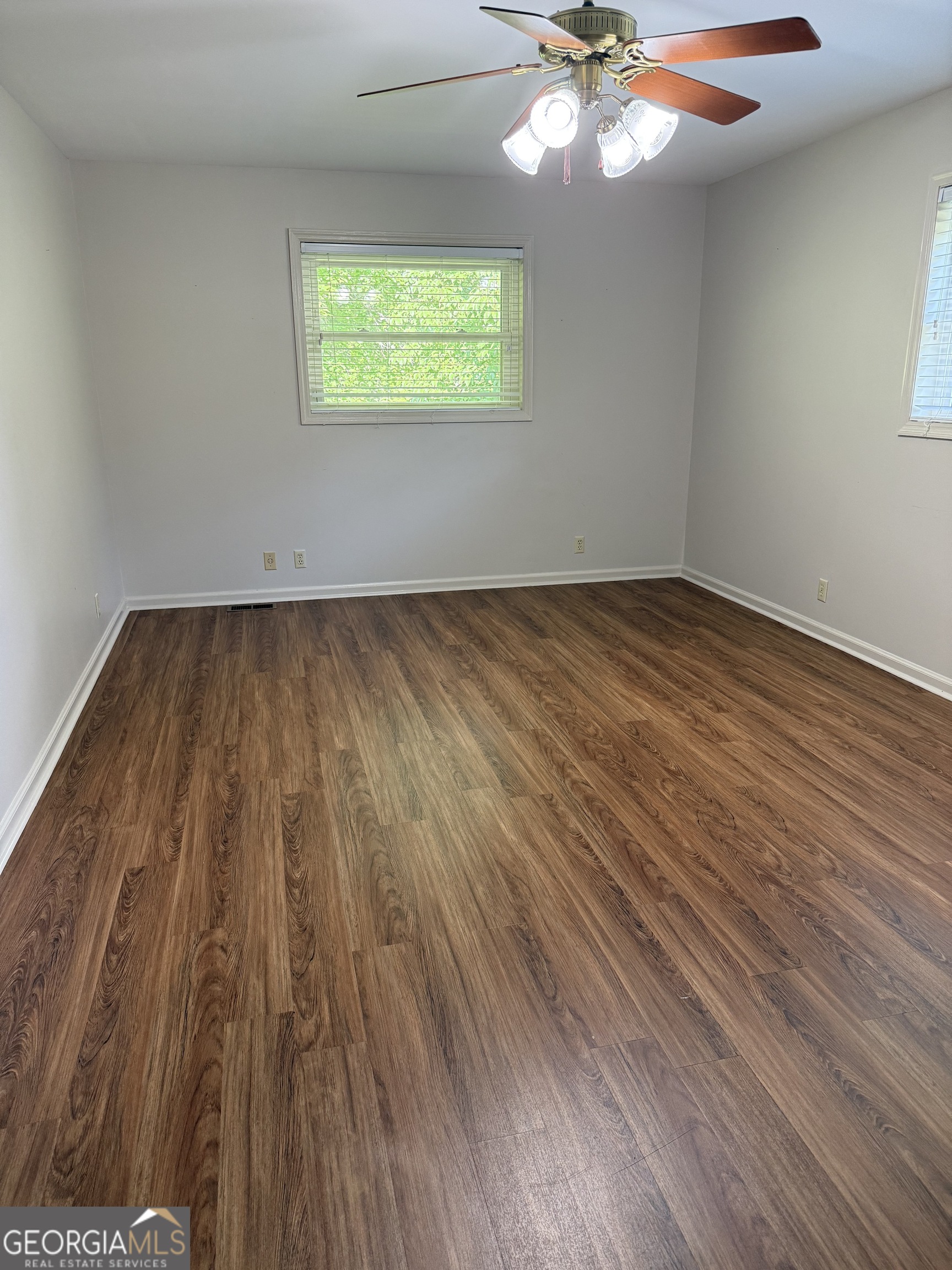 1406 Maplewood Drive Property Photo 8
