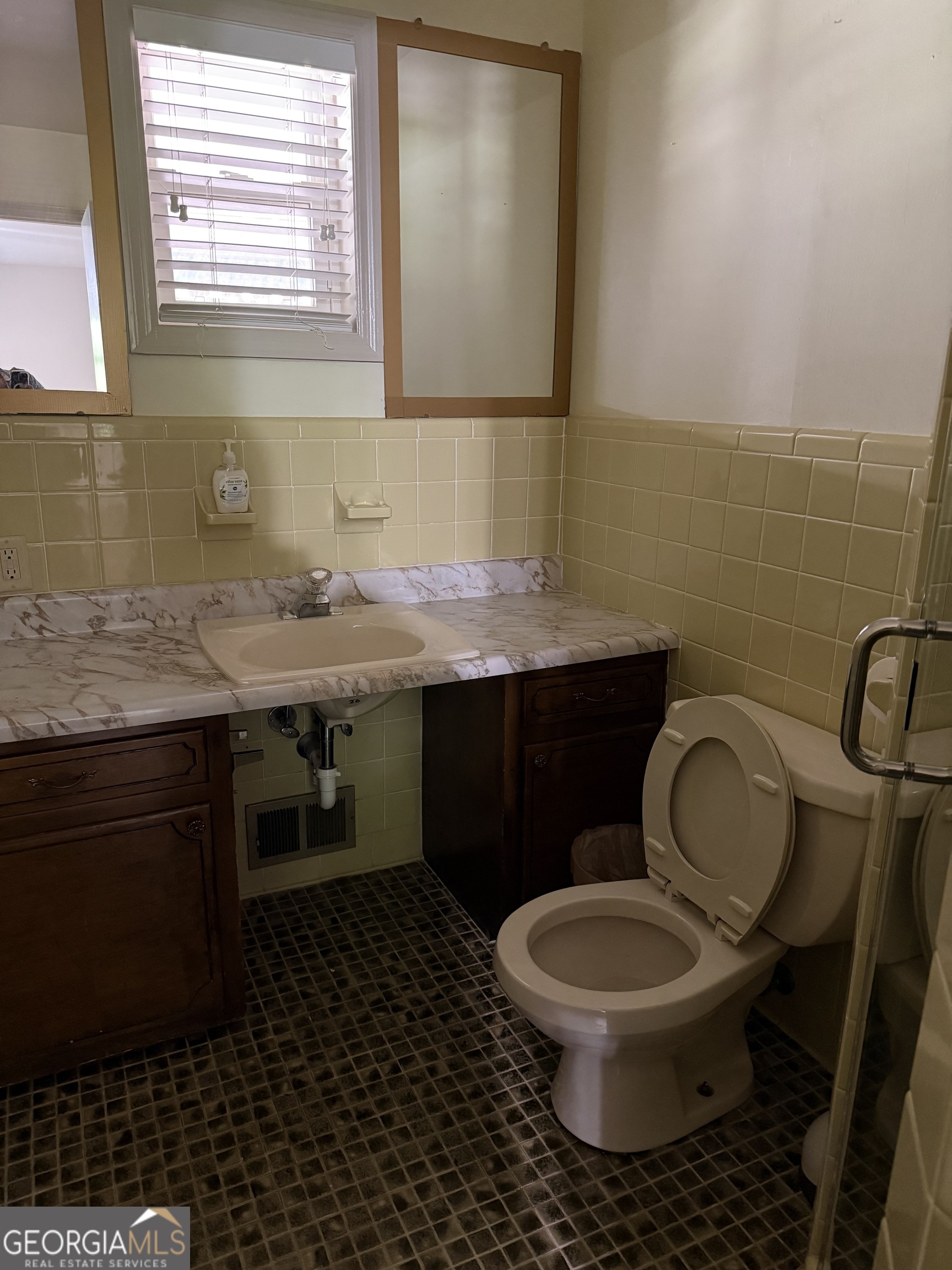 1406 Maplewood Drive Property Photo 9