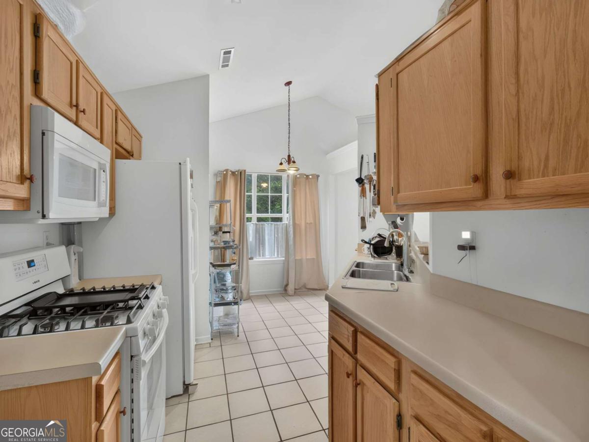 109 Collins Way Property Photo 4