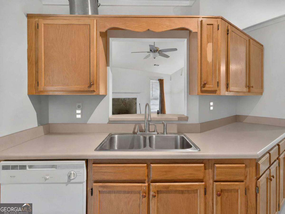 109 Collins Way Property Photo 6