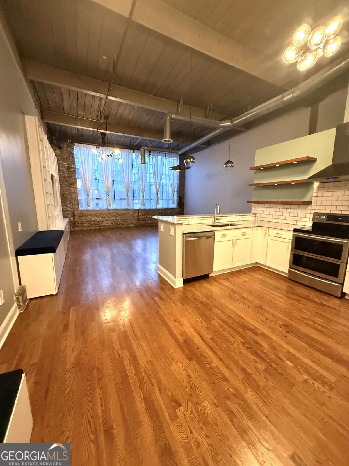 210 Walker Street Sw # 8 Property Photo 3
