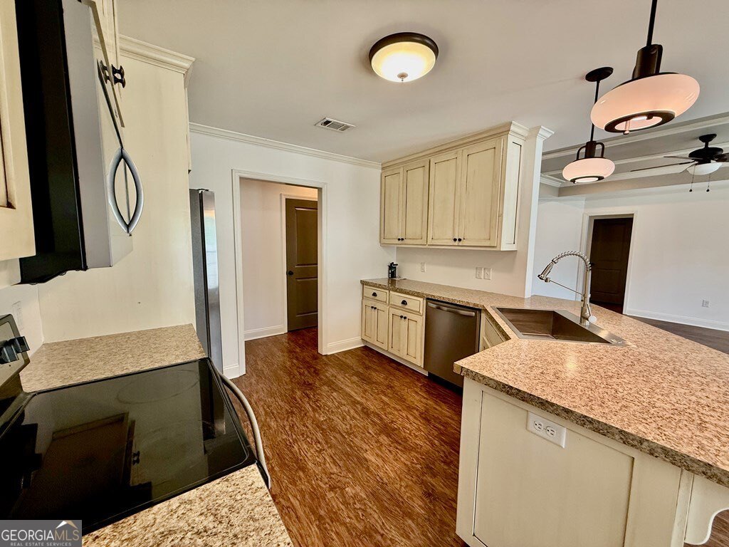 401 Spanish Moss Lane Property Photo 7