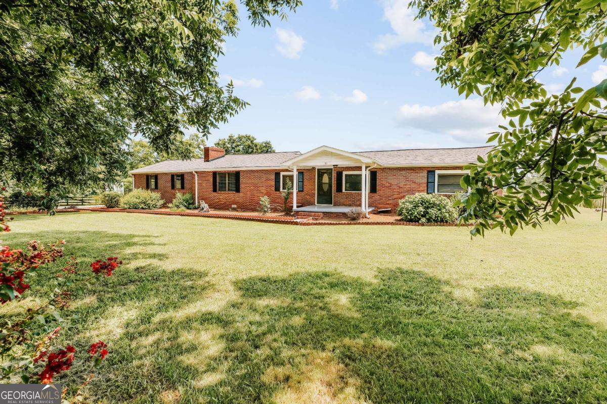 51 Brandon Circle Property Photo 1
