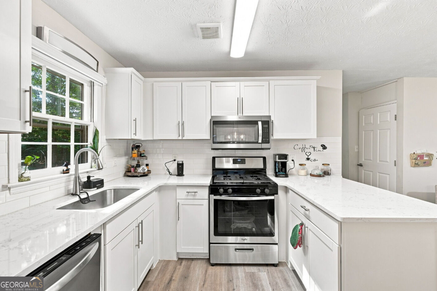 137 Landing Lane Property Photo 4