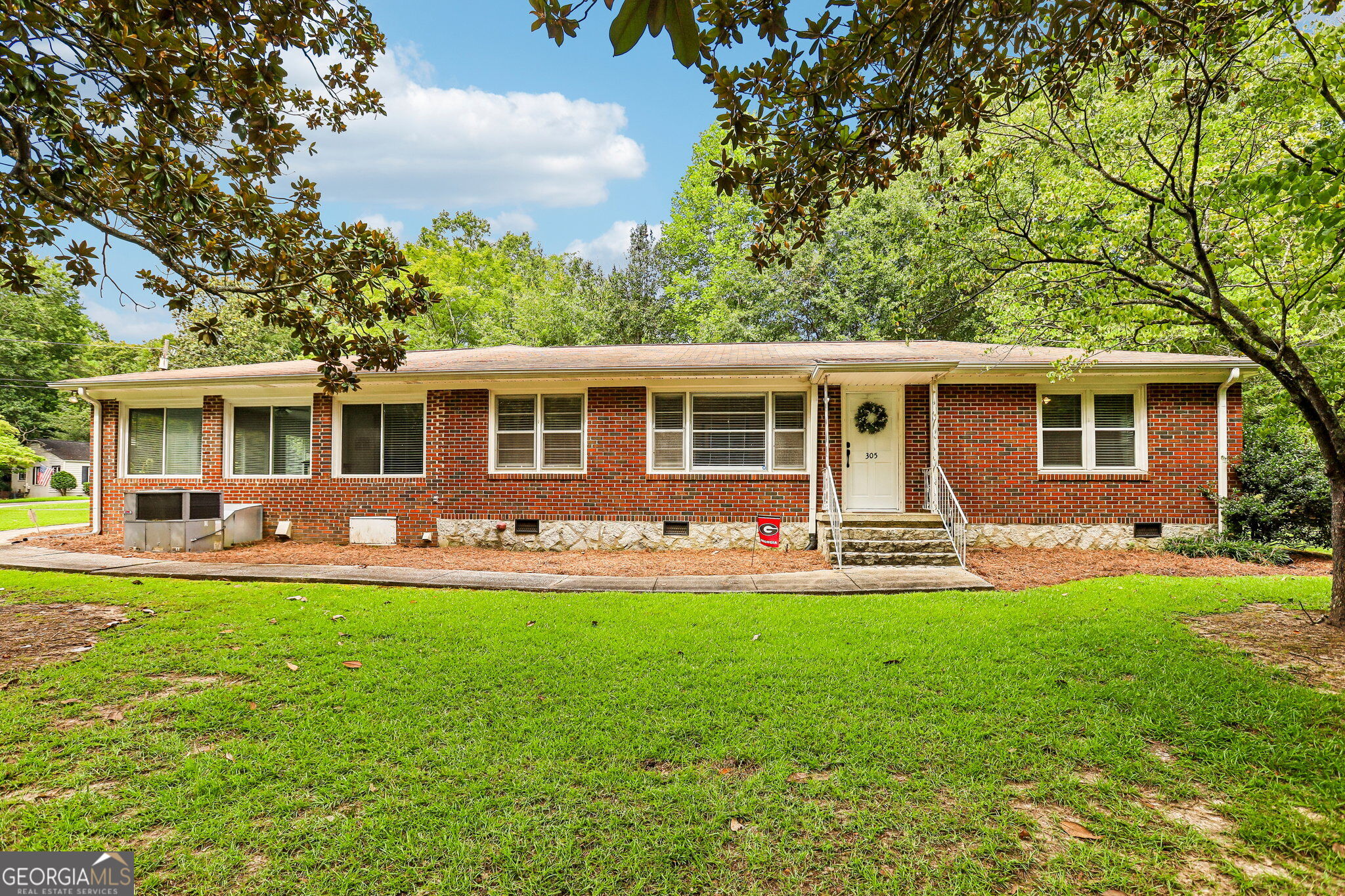 305 Oak Avenue Property Photo 1