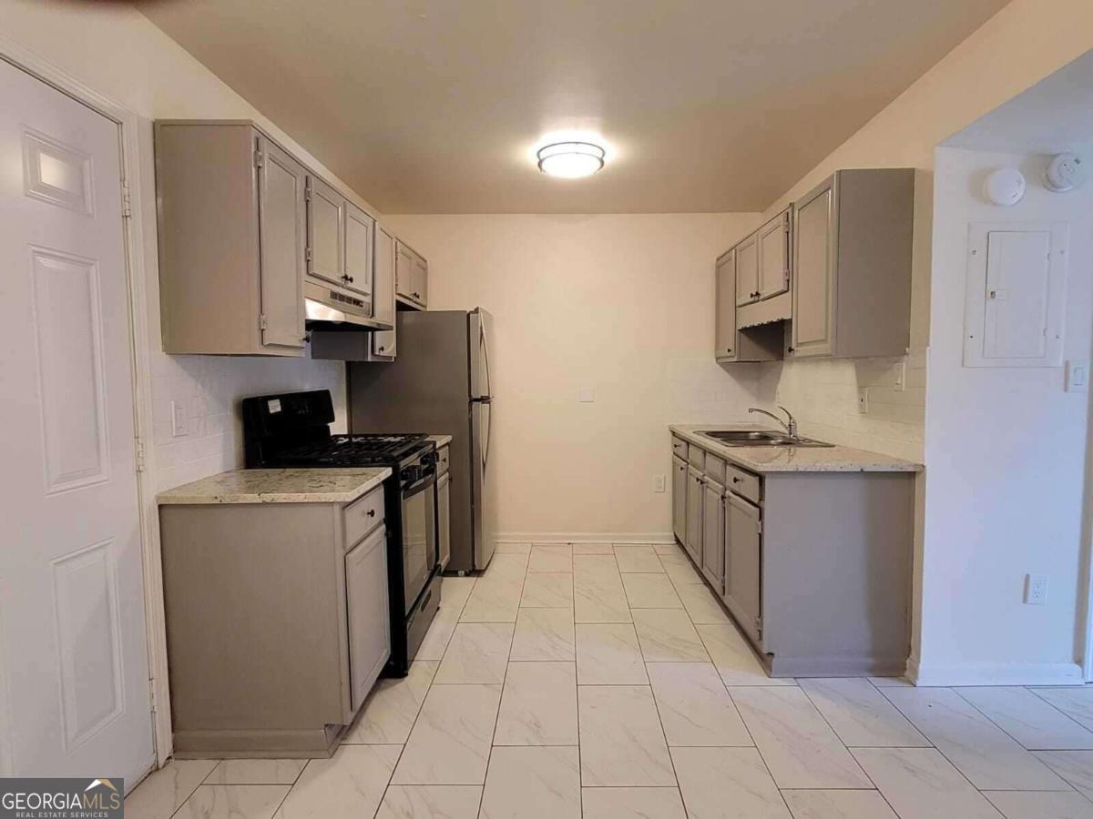432 Atwood Street Property Photo 10