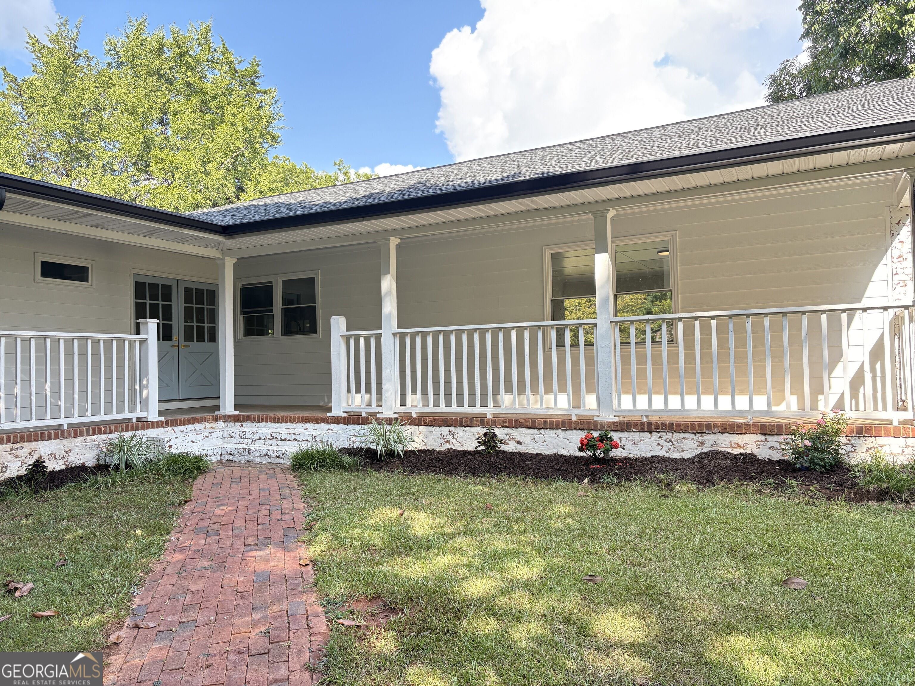 100 Williamsburg Lane Property Photo 3
