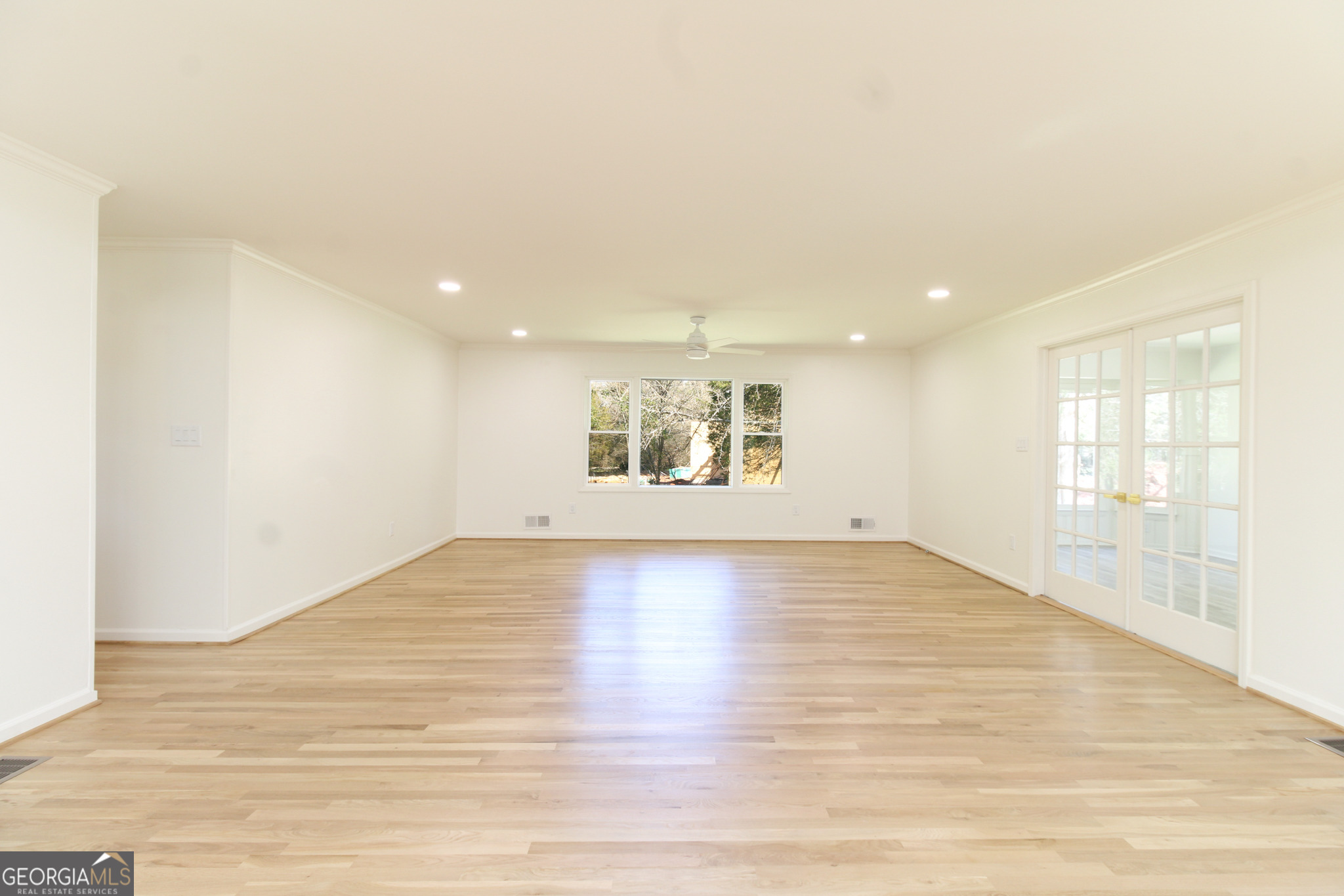 100 Williamsburg Lane Property Photo 8